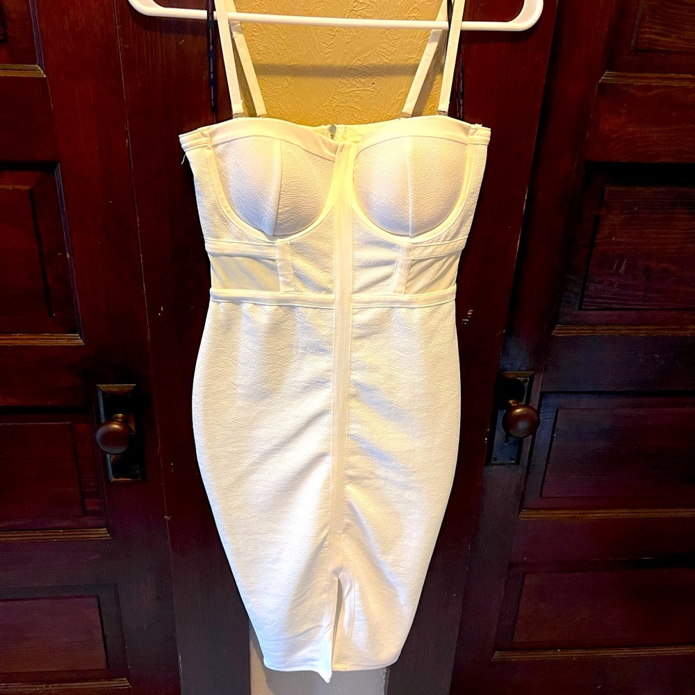 Women’s dress. White. Size medium.